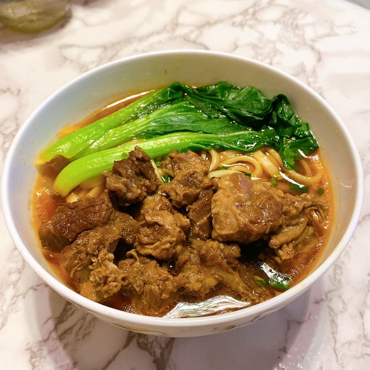 【主播楊中化爆漿大貢丸】私房紅燒牛肉麵/麻油雞湯(任選)