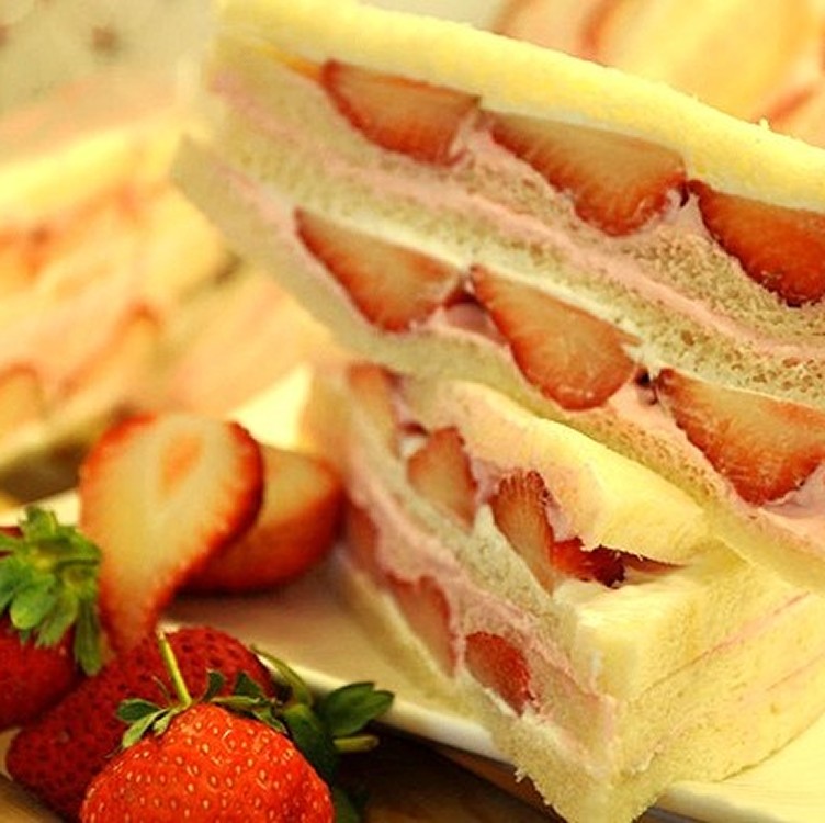 降價【蘇珊烘培】新鮮草莓三明治