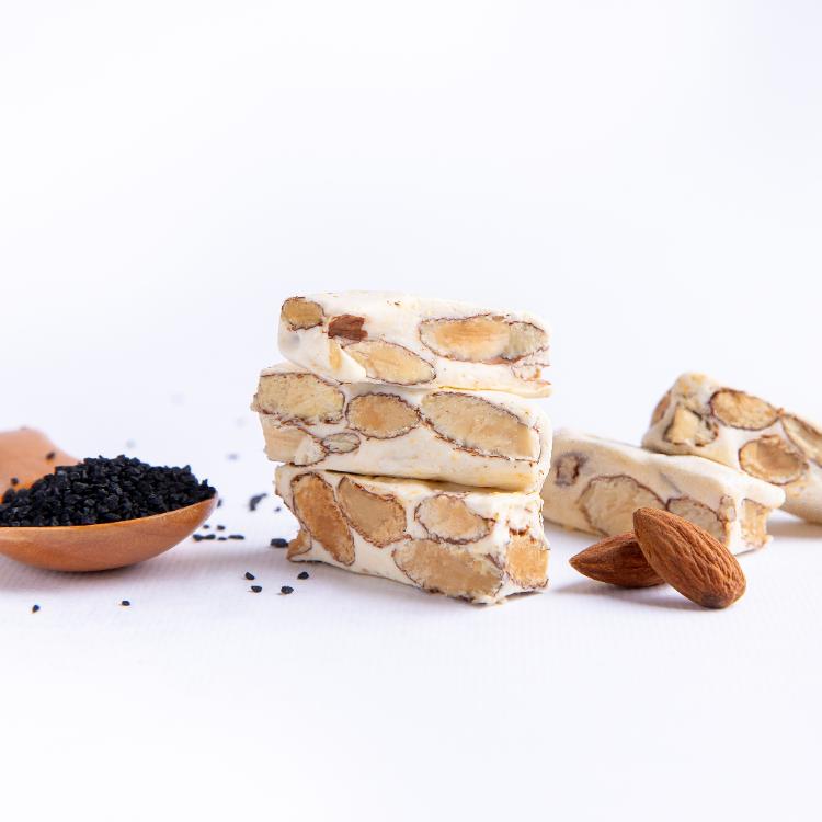 全台最低價【105%】夏威夷黑鹽牛軋糖-杏仁(禮盒裝)