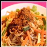 川味擔擔肉燥拌麵 特價：$20