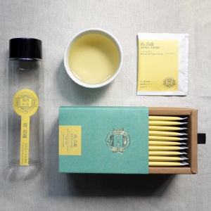 【霞。烏龍】頂級原片高山焙火金萱烏龍 茶盒 送 茶瓶(隨機)