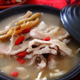 麻油松坂肉湯 700g 特價：$150