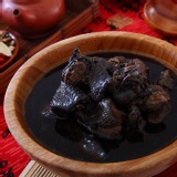 首烏皇帝雞 特價：$180