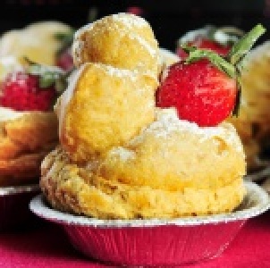 雪莓千層泡芙 5折優惠價格~!超可愛的千層泡芙，兩大顆的新鮮草莓 特價：$105