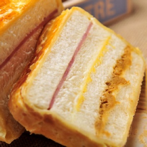 法藍四季-起酥火腿三明治30cm 特價：$250