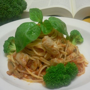 青蔬蕃茄雞肉義大利麵