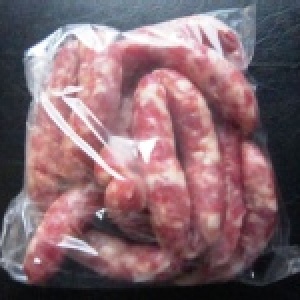 老攤生香腸1包（內容物：未烤的生香腸約6-7條,為整條沒烤） 附好吃薑片和蒜頭 特價：$100