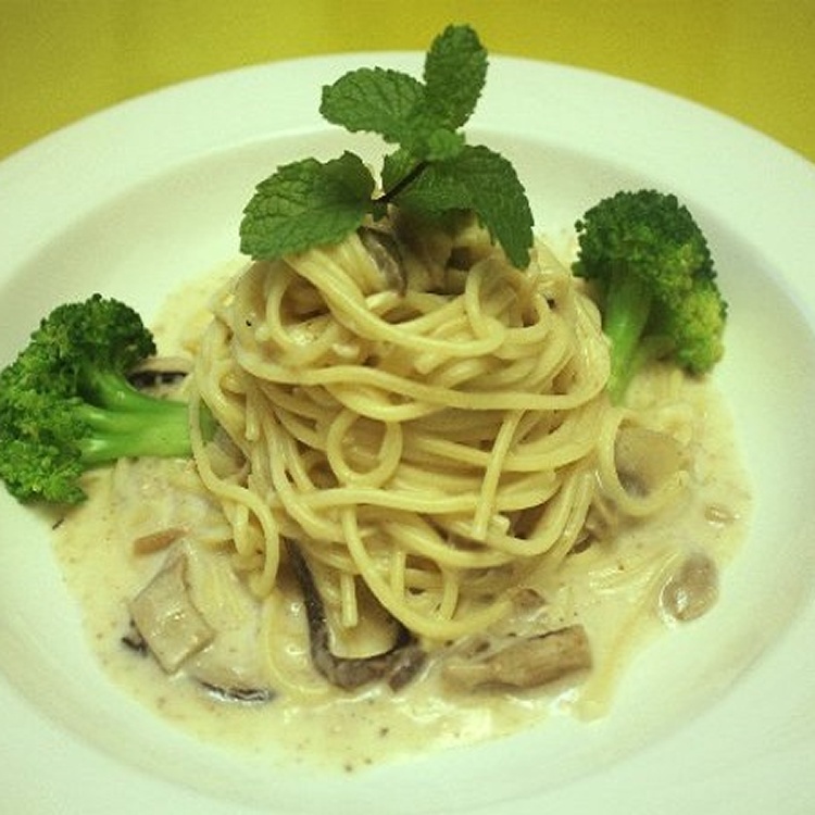 奶油什錦菇義大利麵