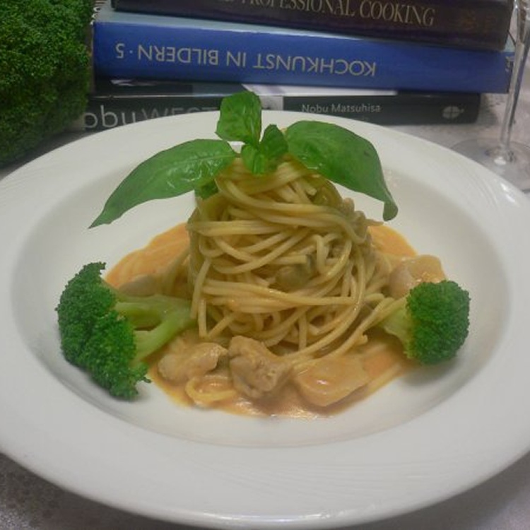 紅咖哩雞肉義大利麵(辣)