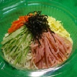 韓式香辣泡菜涼麵 (小辣) 內附辣粉請酌量添加 特價：$45