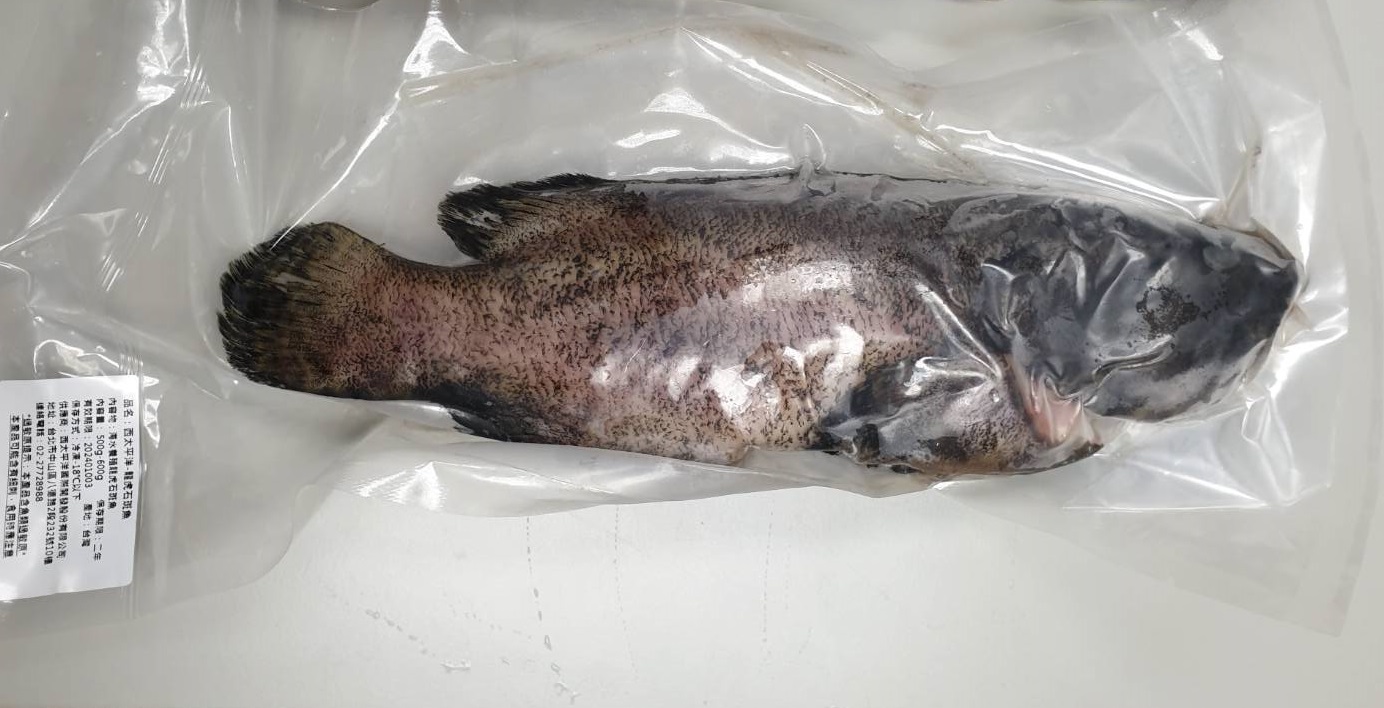 品名:西太平洋-龍虎石斑鱼,內容物:海水養殖耗虎石斑魚,內容量: 500g-600g,保存期限:二年,有效期限:202401003 產地:台灣,保存方式:冷凍-18°C以下,供應商:西太平洋國際開發股份有限公司,地址:台北市中山區八德2段232號10