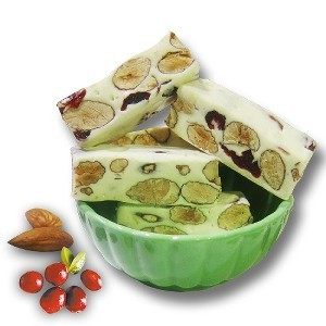 綜合手工杏仁牛軋糖（原味+蔓越莓） | 皇龍AIT點心坊