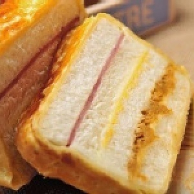 [團員禮]購買7吋法式甜點送起酥火腿三明治15cm一條(可倍數累計)