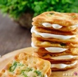 【健康本味】《Big牛軋夾心餅》芝麻&香蔥蘇打餅包夾濃郁奶香的牛軋餡.黃金比例!超美味~