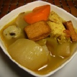 什錦紅燒湯 料多味美，湯頭香濃，非一般素食小攤能比喔!