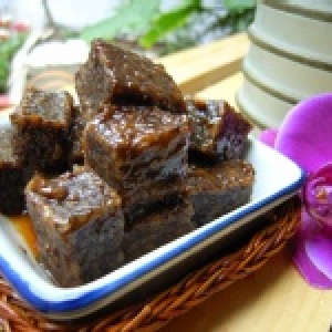 素滷味-糯米血 糕 糯米、紫菜製成，純素香Q好吃，每份二片 特價：$30