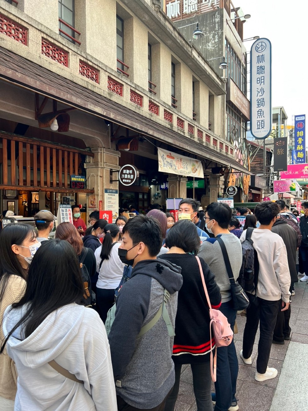 0排骨酥麵，6林骝明沙鍋魚頭一。