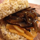 發芽玄米飯糰(昆布辣白玉)