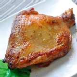 【玫瑰廚房】蒜香去骨雞腿排 厚實雞腿去骨重達300G(半斤) 蒜香奶油調製而成的厚實大雞腿 香煎酥炸烤箱皆可 特價：$70