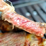 【玫瑰廚房】檢定安格斯CAB梅花沙朗牛排 8盎司 肉質富嚼勁鮮嫩多汁 油花分布均勻，口感Q嫩，一口咬下，驚為天人的多汁口感，讓人停不下來!!!