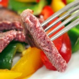 【玫瑰廚房】CAB嫩肩無骨牛排 大理石花紋且分布均勻，安格斯牛肉獨特的肉香，四溢飄香，一口咬下，讓人回味無窮。