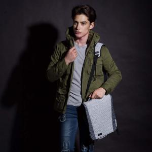 福利品【SOLIS】煙燻石系列平板電腦側背包-麻花白