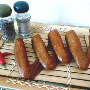 古早味煙燻鴨翅 特價：$100