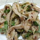 ★泰式辣拌松阪猪 ยำคอหมู★ 特價：$150