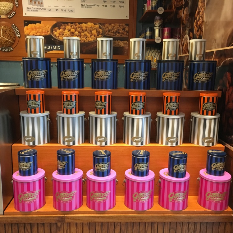 全世界最厲害的爆米花Garrett Popcorn---起司和焦糖兩種口味混合