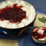 草莓杏仁豆腐 (含半斤草莓果醬)/原價150元新登場優惠價130元/8盅免運 特價：$130