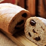 紅酒桂圓 加入少許的紅酒，烤出來有淡淡的紅酒香味!柔軟的麵團包入浸泡三天香味十足的桂圓 特價：$35