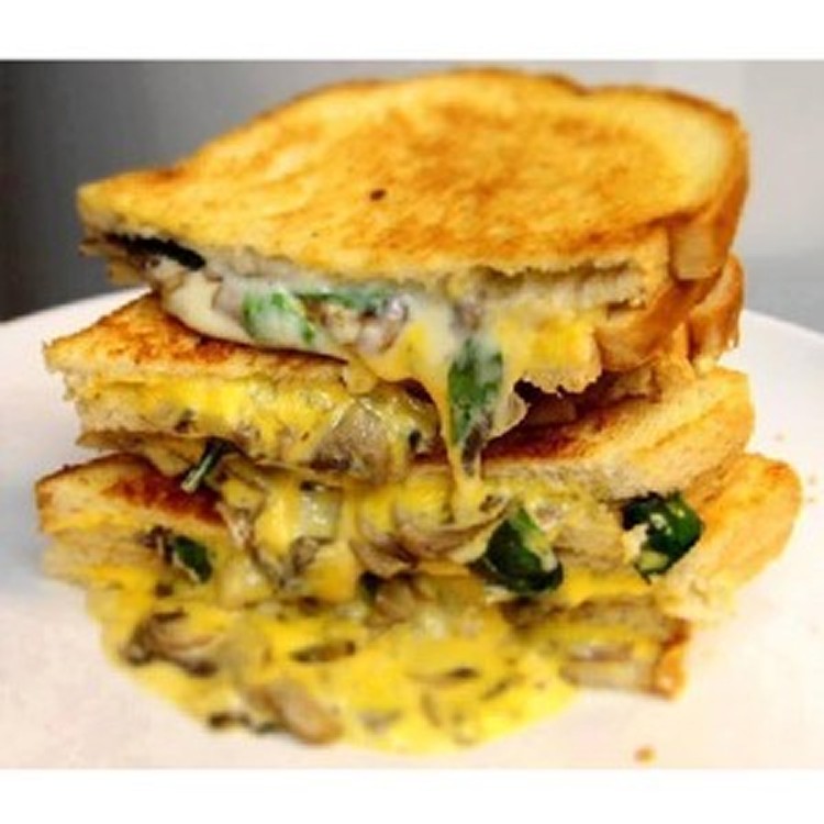 【熱樂煎三明治】羅勒奶油乳酪