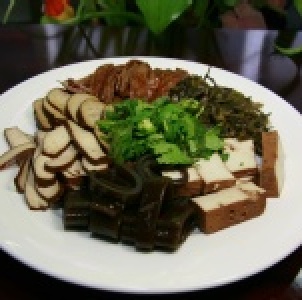 健康原素~~~~~~~綜合魯味拼盤(豆干.海帶.豆包.百葉豆腐.素雞.素肚.麵腸)