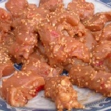 腐乳雞丁(土雞胸 未裹粉) 芝麻添加 (非熟品 須油炸) 特價：$90