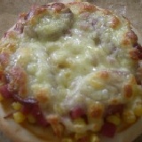 香腸披薩(火腿,玉米,香腸)