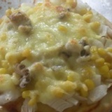 章魚燒披薩(章魚,鮪魚,柴魚片,玉米,洋蔥) 特價:$35 章魚燒披薩(章魚,鮪魚,柴魚片,玉米,洋蔥) 特價:$35