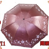 【日本防天堂專利骨架】幸運草四折色膠手開傘【完全遮光/完全不會翻傘】 FI1 開運艷紅(傘面幸運草/傘內玫瑰壓花圖樣)(無敵完全遮光降溫.抗UV防風NO.1完全不會翻傘)