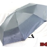 型男潮女一人加大三折全自動開收傘[國際知名跑車法拉利專用的高質感握把] ED4 灰色(百分之98遮陽/防曬降溫/抗UV防風傘骨)