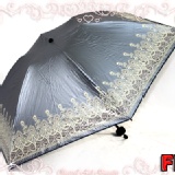 ☆真情巴洛克三折色膠手開傘☆《日本女性最愛專利雙頭骨結構設計不會開傘花》 FP2鐵灰色《完全遮陽不透光降溫5～7度＊高貴典雅皇冠邊每個布邊都鑲滿金蔥亮片唯美浪漫》