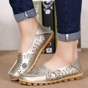 真皮牛筋底防滑鏤空雕花豆豆/懶人鞋★耐震透氣★