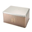 鳳凰捲禮盒 備有肉鬆 / 綜合等兩款可挑選。 肉鬆：肉鬆鳳凰捲12包。 綜合：芝麻椰絲、擂茶及鐵觀音