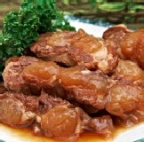 府城劉家軟骨《紅燒口味》TVBS美食新聞推薦 府城創意新美食 顛覆您對軟骨的想像 快來體驗入口即化的軟骨美食吧 特價：$130