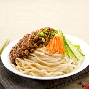 沙茶蒜肉麵 特價：$20