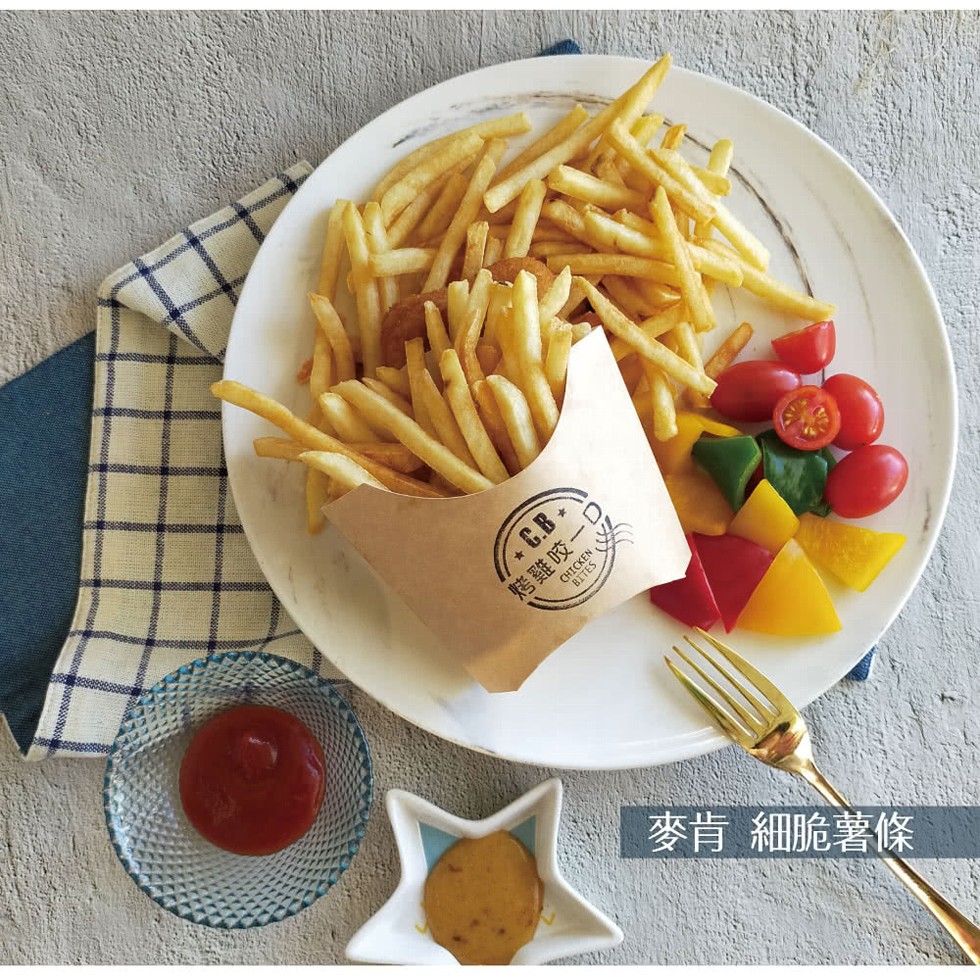 麥肯細脆薯條，烤雞咬一D。