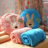 新面料砂糖兔珊瑚絨毯+靠枕 配件類現貨 特價：$210