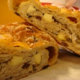 超濃起司葡萄乾雜糧麵包 超營養熱賣~~ 1次訂購 16 條免運~~限時搶購！ 特價：$120