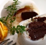 巧克力大福(6入) 生巧克力搭配頂級臻果，苦甜滋味如絲綢般隨著內餡滑入嘴裡，溫柔的化開