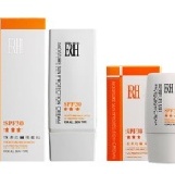 網友瘋狂好評＜ERH保濕防曬隔離乳SPF30★★★(膚色)＞ 年終大回饋40ml+15ml對折只要$620