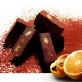 Flora 家庭號橙香橘皮60%生巧克力 家庭號250g大份量大滿足!!淡淡橙香搭配生巧克力的絕佳感受~喜歡咀嚼口感的您一定要試試這款~~