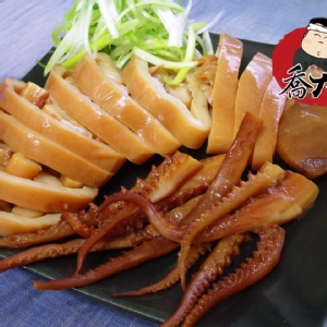 海味燻燒墨魚(大尾) 特價：$129